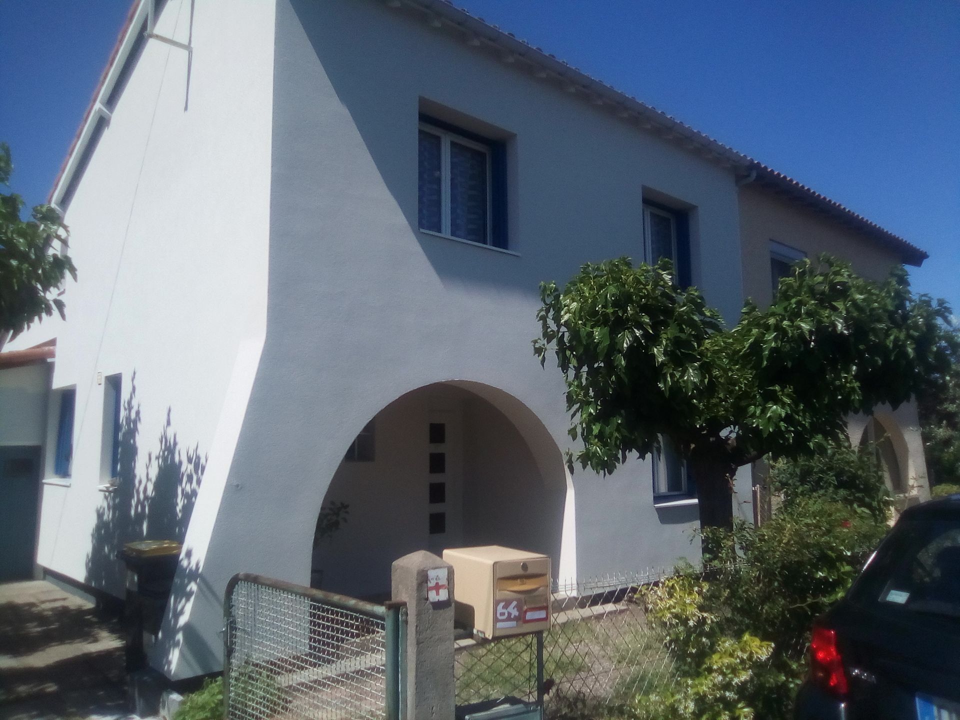 ITE d'une maison à Carcassonne avec une arche devant l'entrée