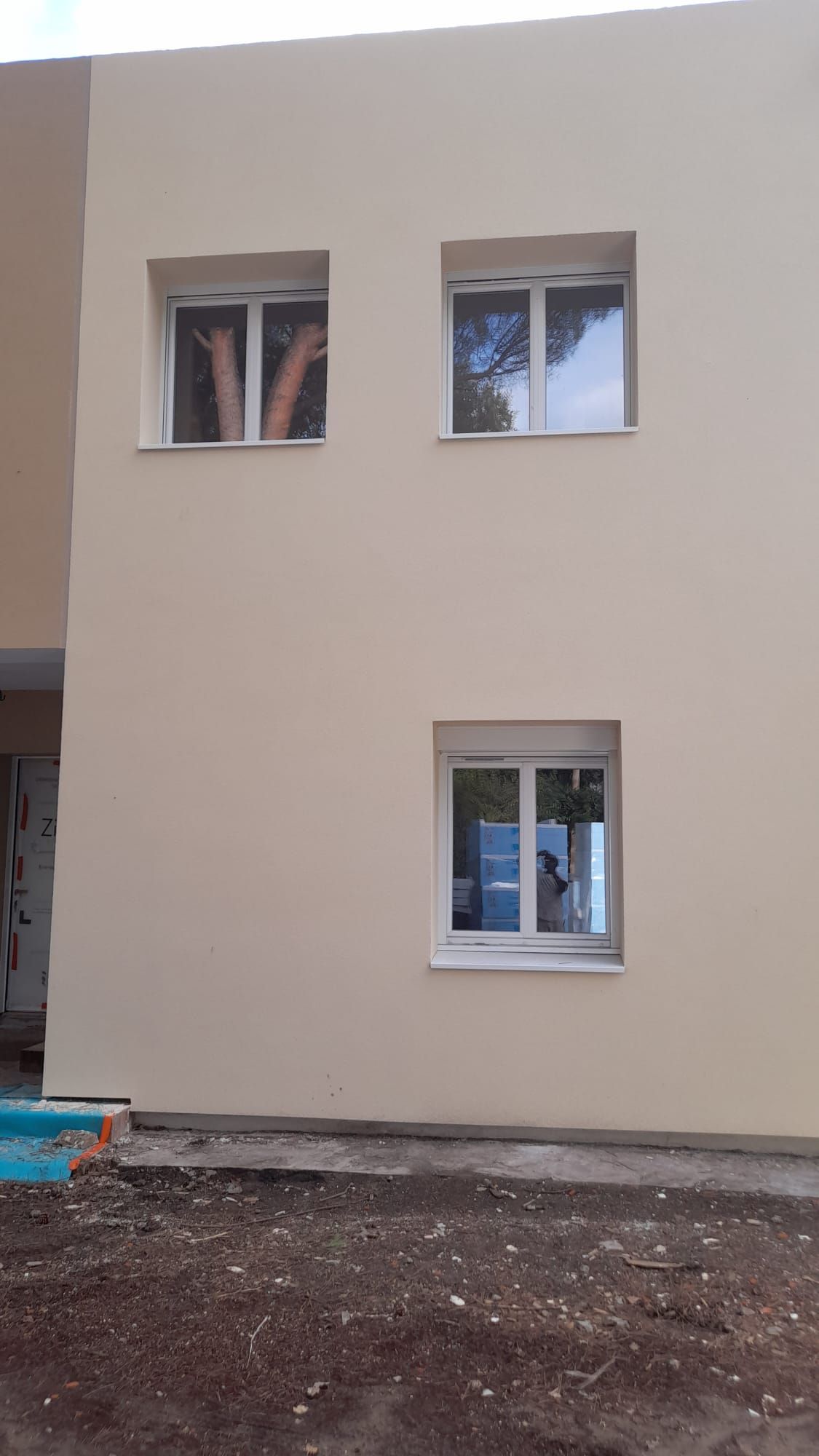 ITE d'une maison avec trois petites fenêtres