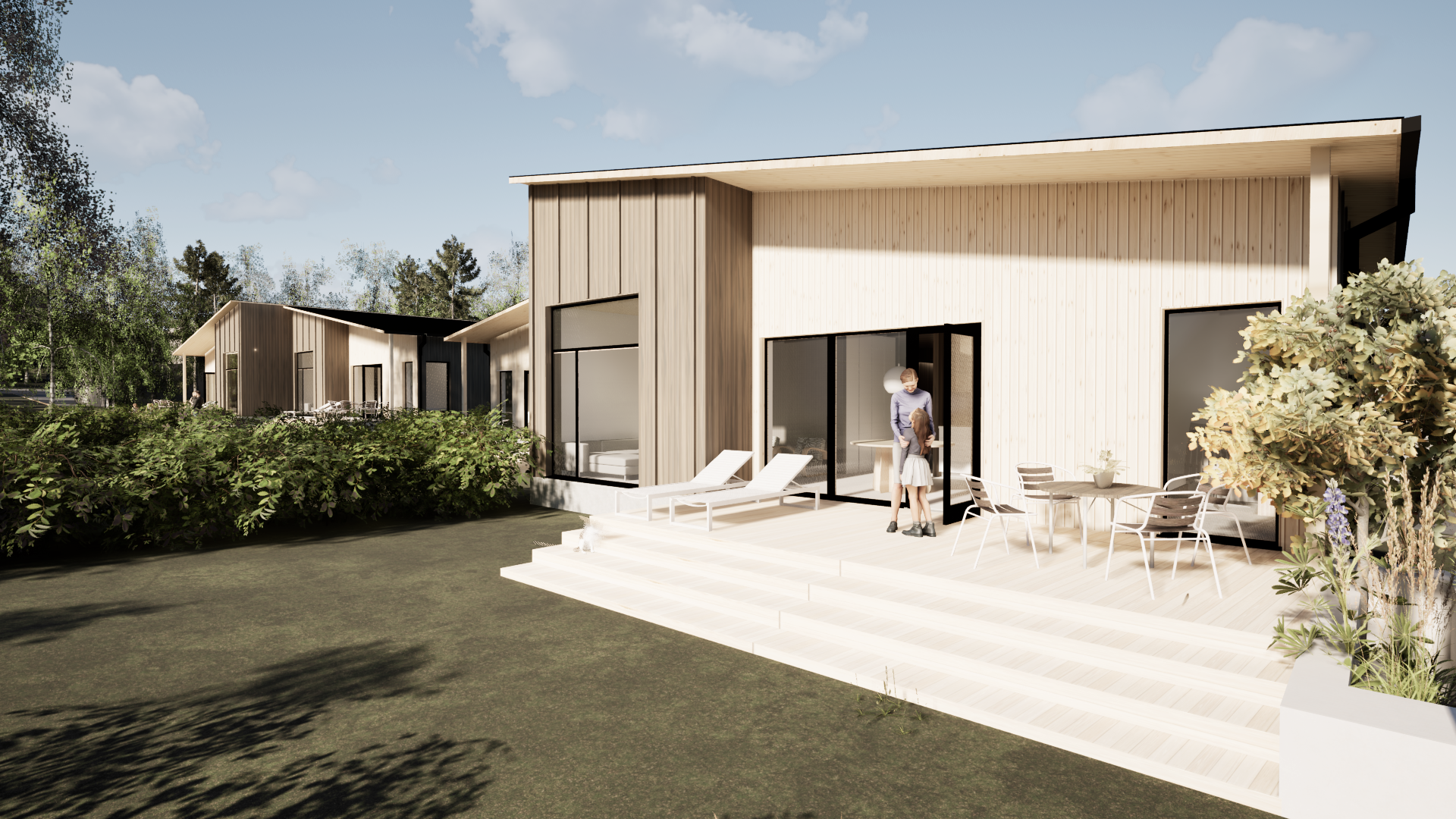 Moderni yksikerroksinen koti, jossa on vaaleat puuverhoukset, suuret lasiovet ja patio aurinkoisessa, vehreässä puutarhassa.