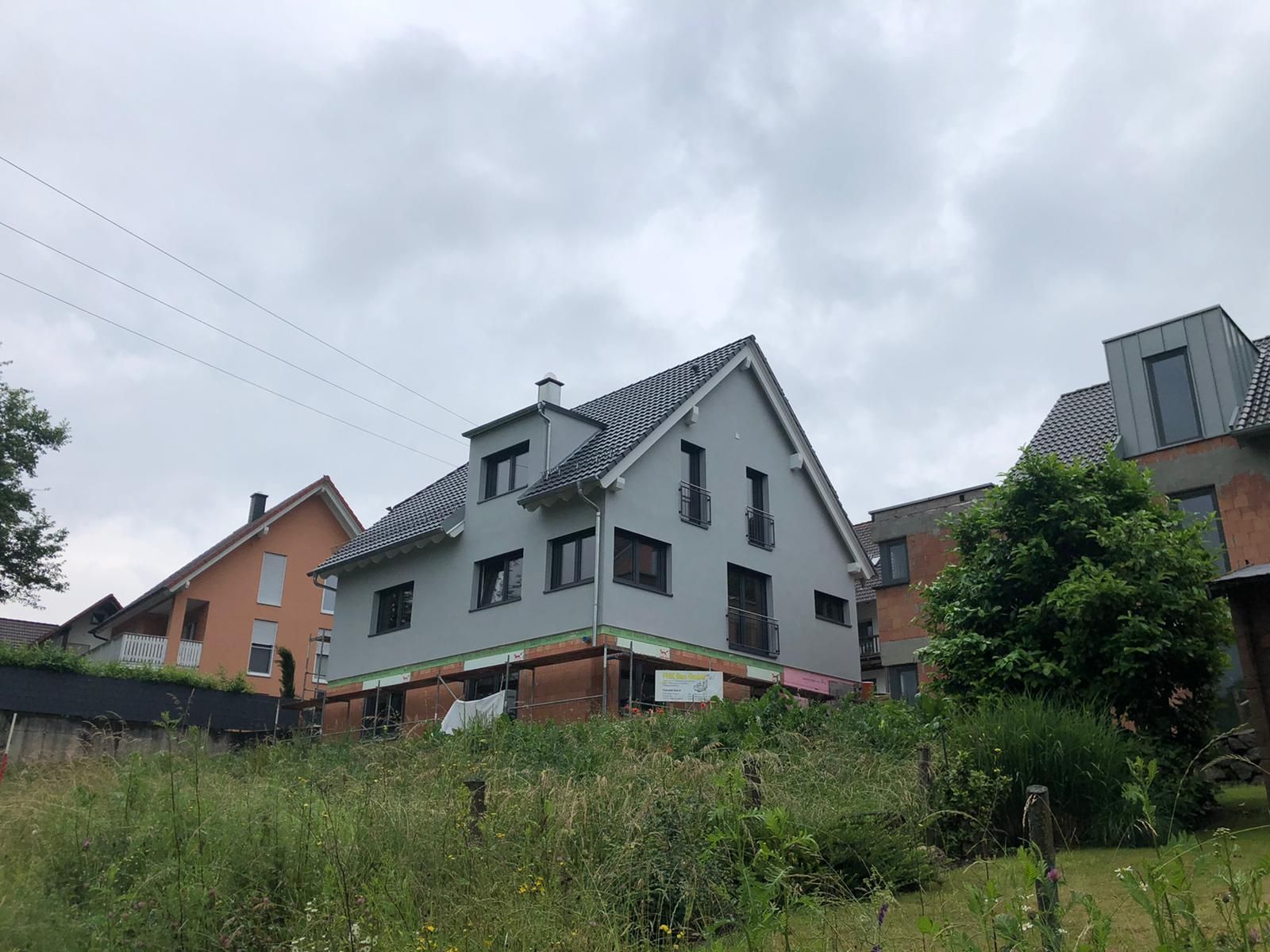 Gebäude auf einer Weise