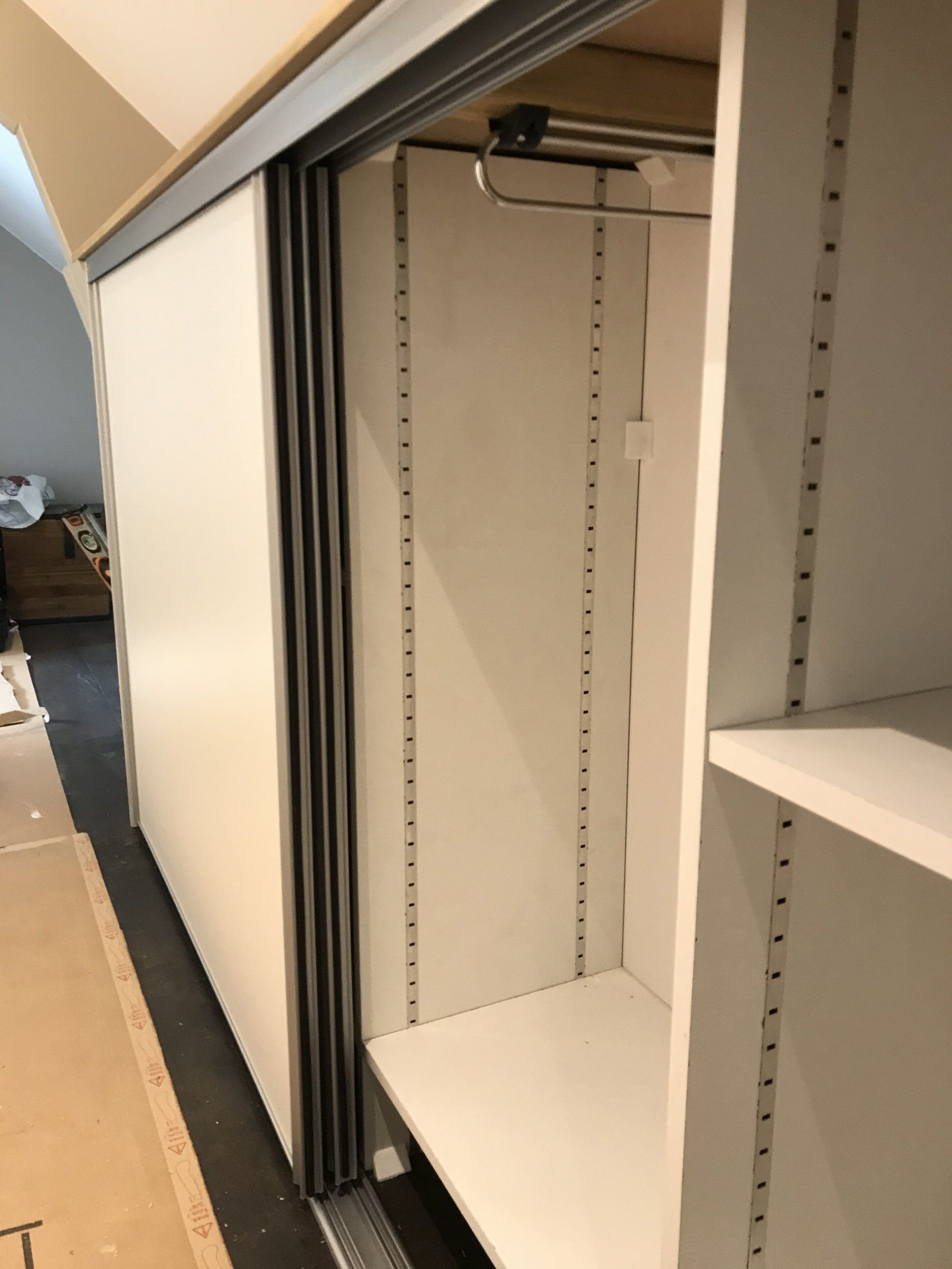 Pose d'un dressing sur mesure