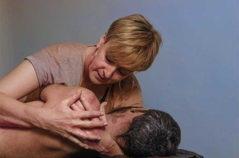 massage détente du dos homme