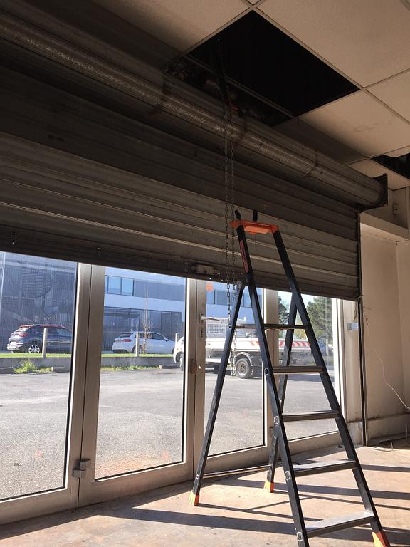 Installation de rideau metallique