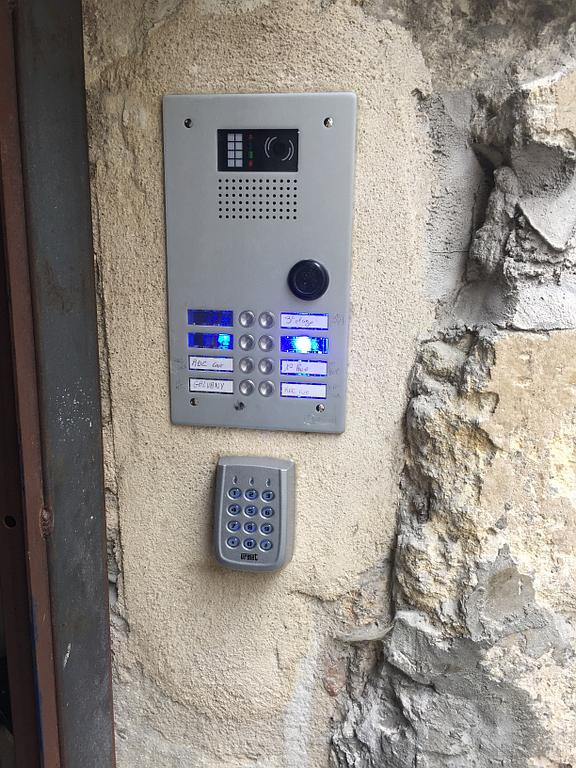 Installation d'interphone et digicode