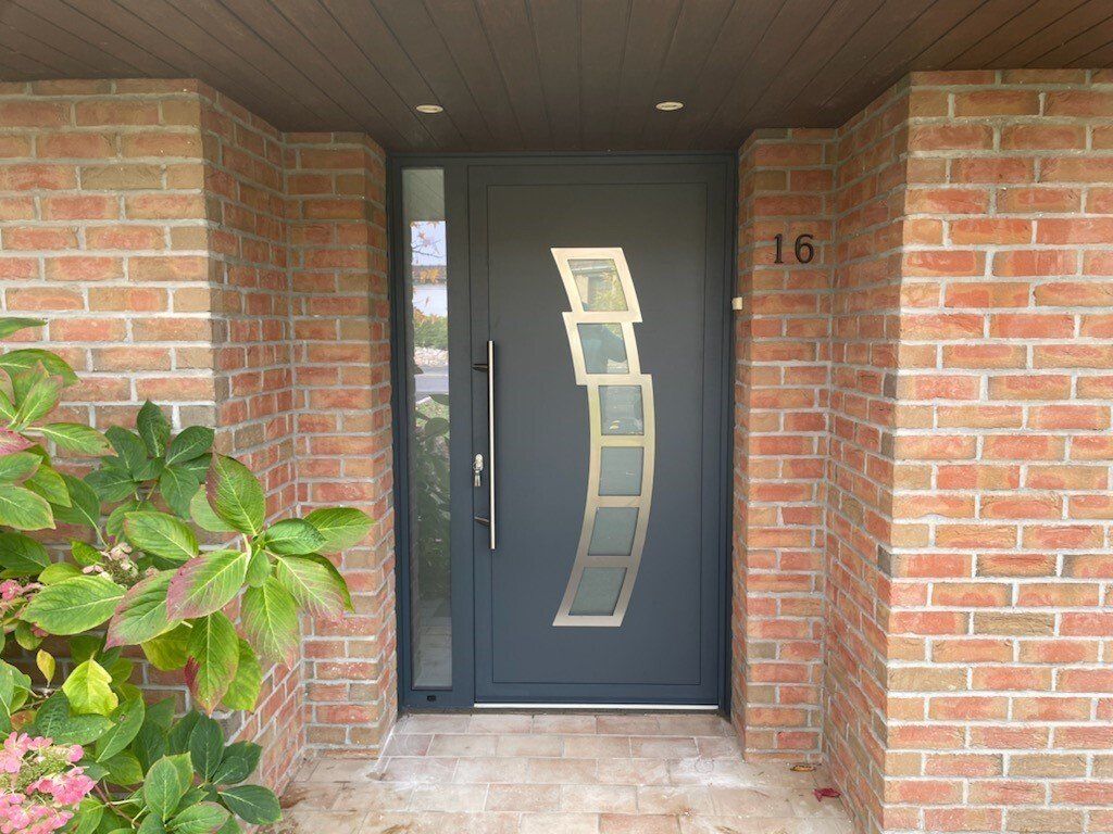 Porte d'entrée vitrée personnalisée grise