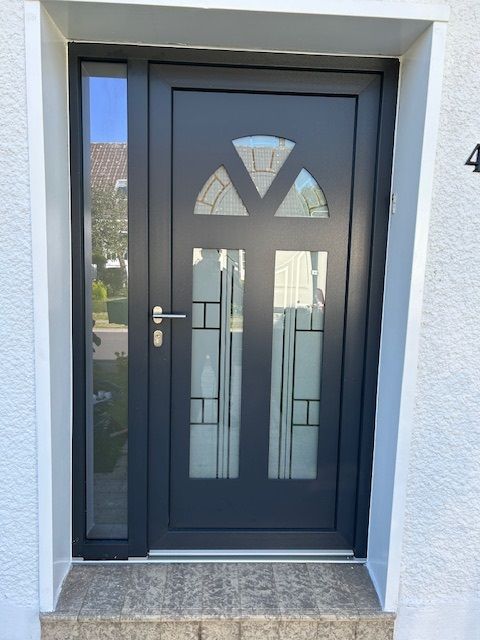 Porte entrée aluminium grise