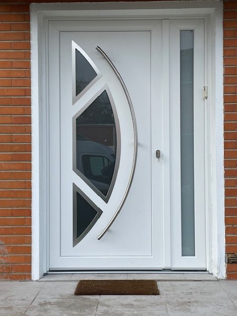 Large porte entrée PVC blanc