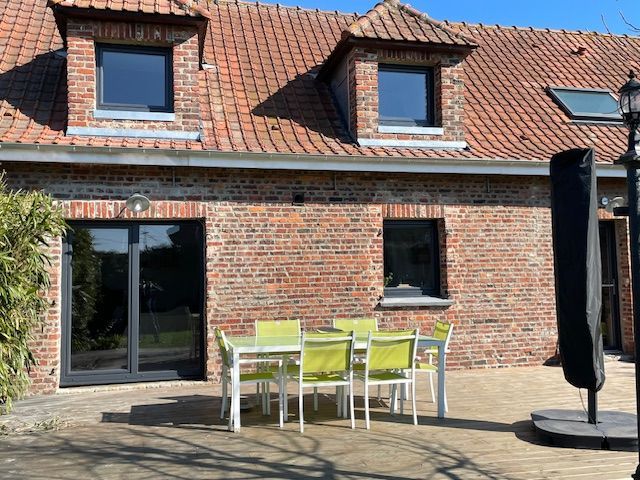 Façade, baie vitrée et fenêtres