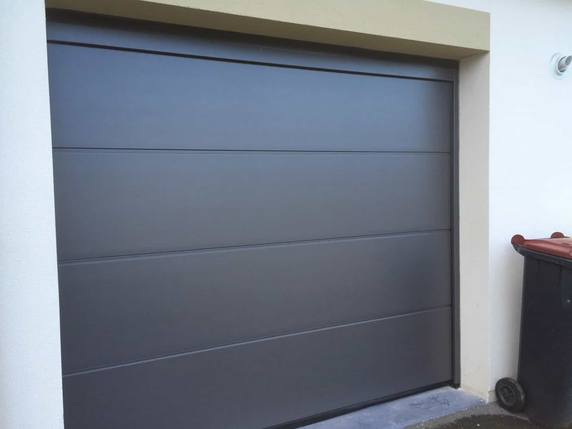 Porte de garage sectionnelle grise
