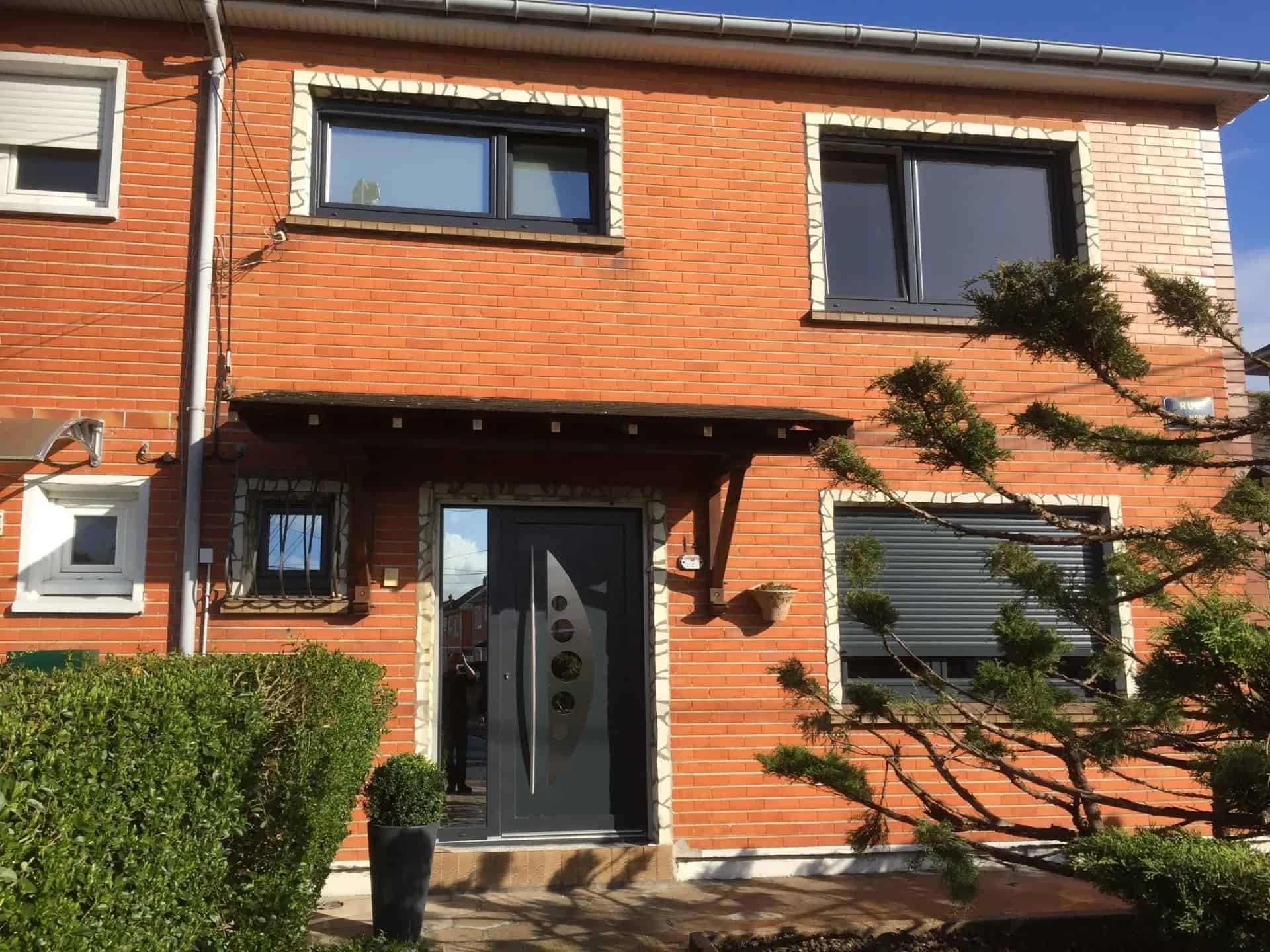 Façade de maison moderne menuiserie en aluminium