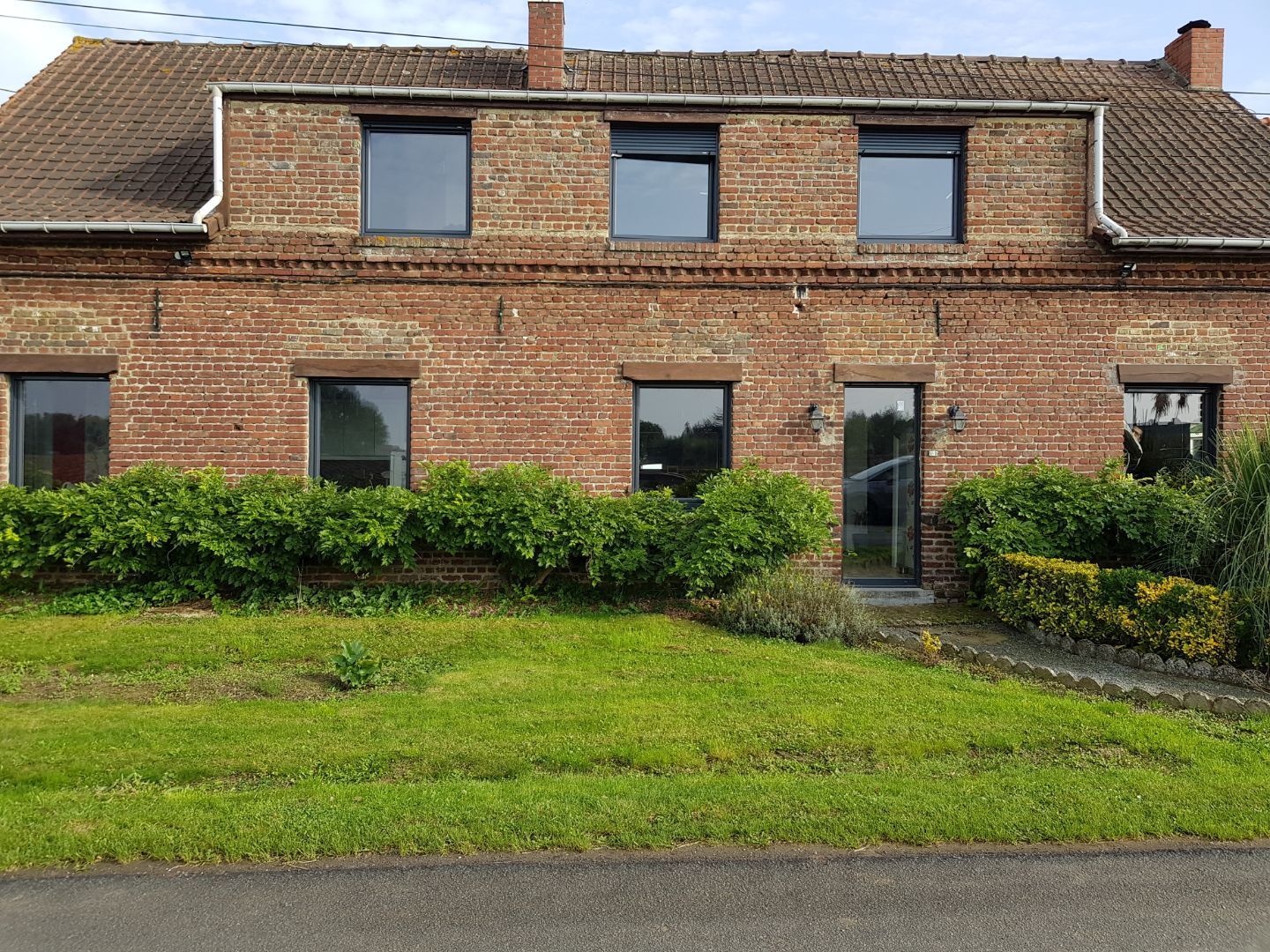 Rénovation portes et fenêtres sur maison en brique