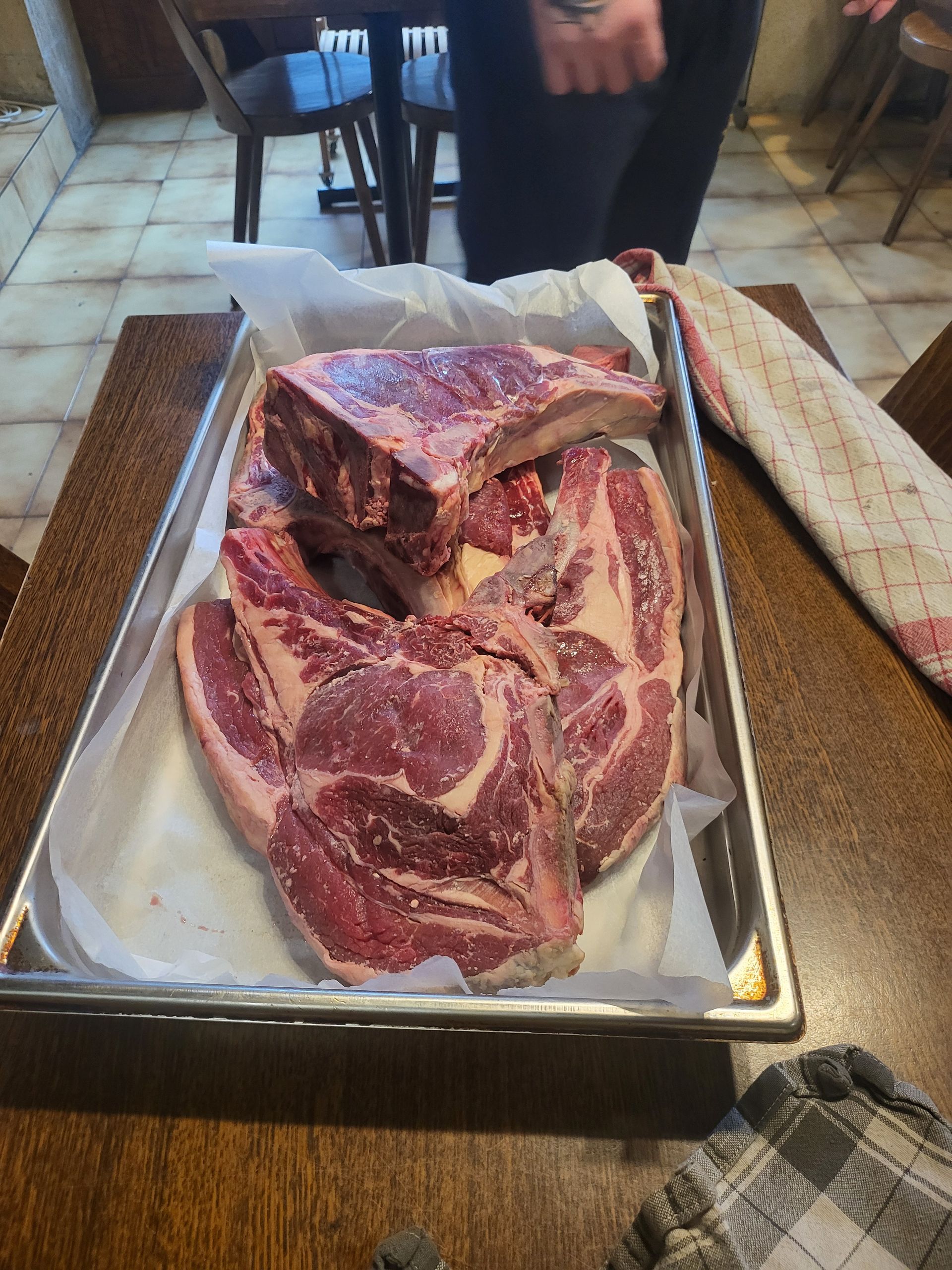 Une salade de tomates et concombres