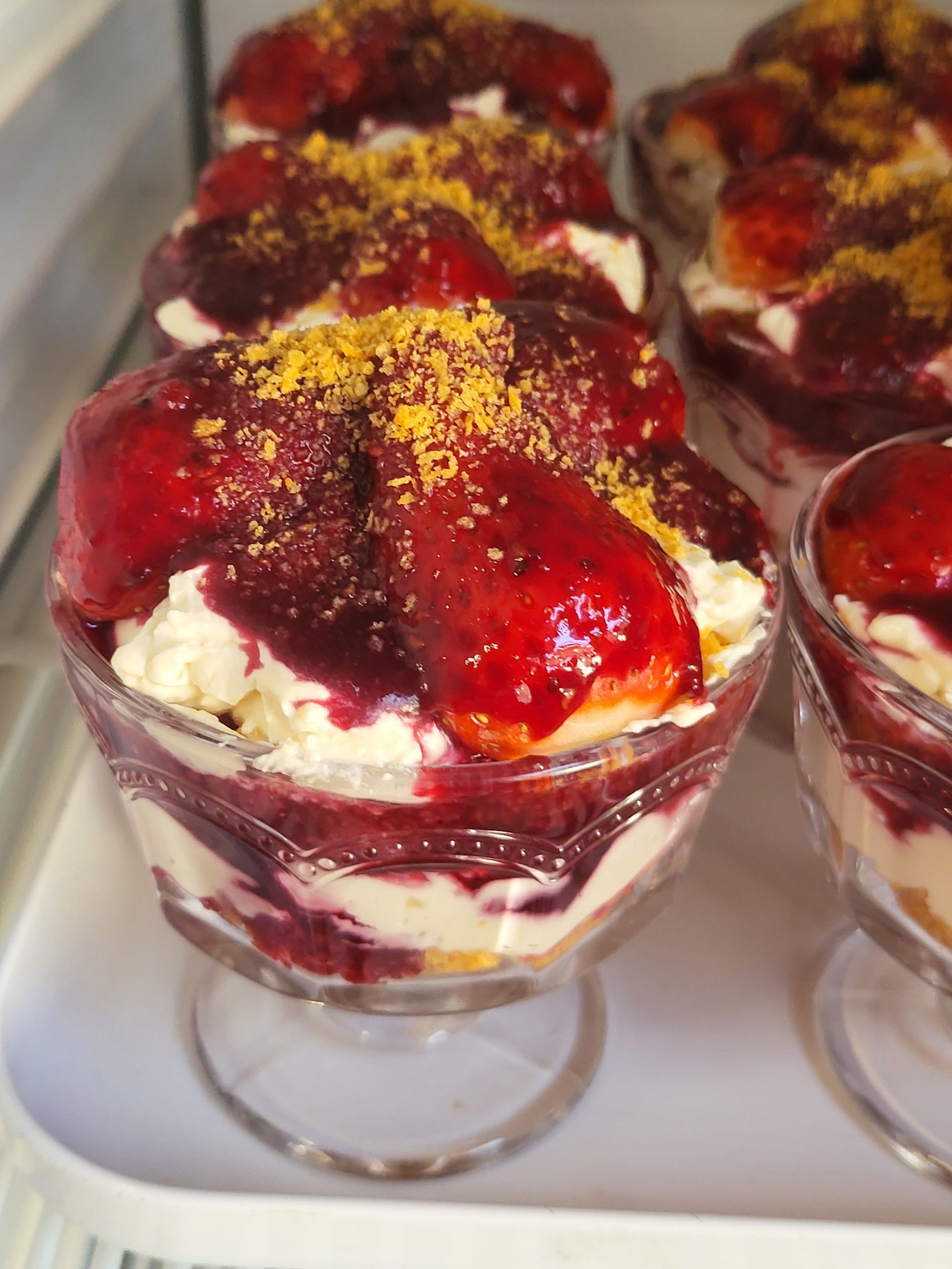 Un dessert aux fraises et à la crème