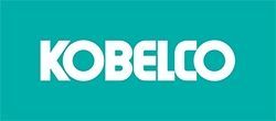 Das Kobelco-Logo befindet sich auf einem blauen Hintergrund.