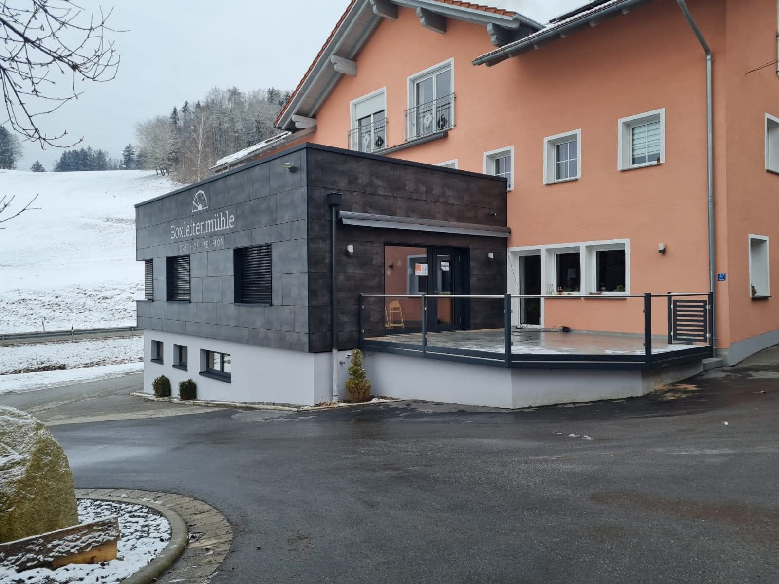 Schutzdach für Haustür und Garten