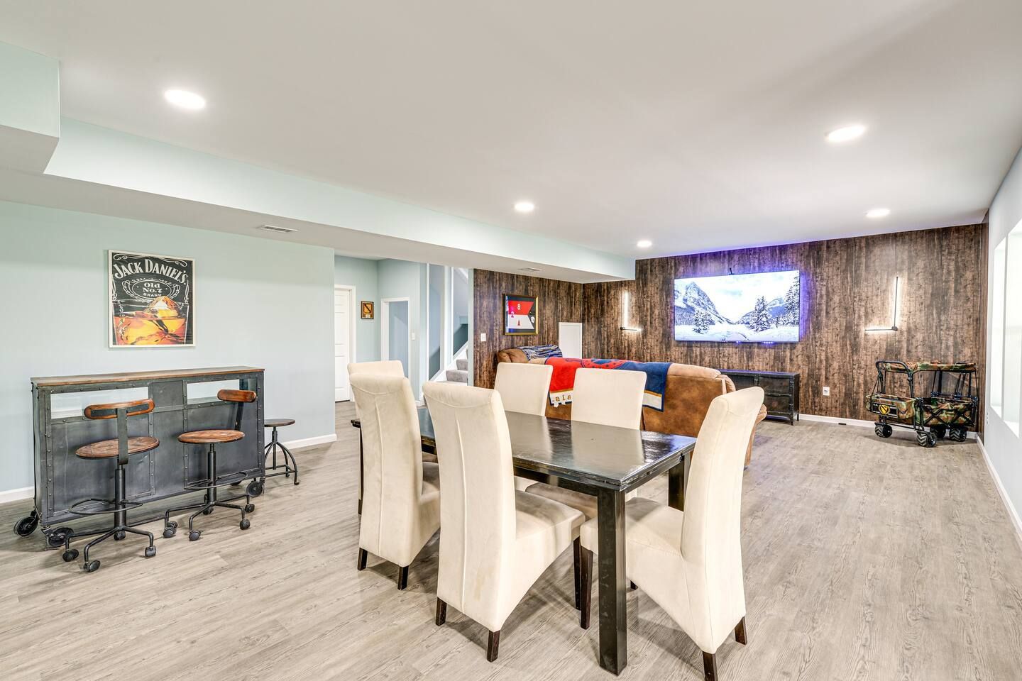 There is a dining table and chairs in the middle of the room.