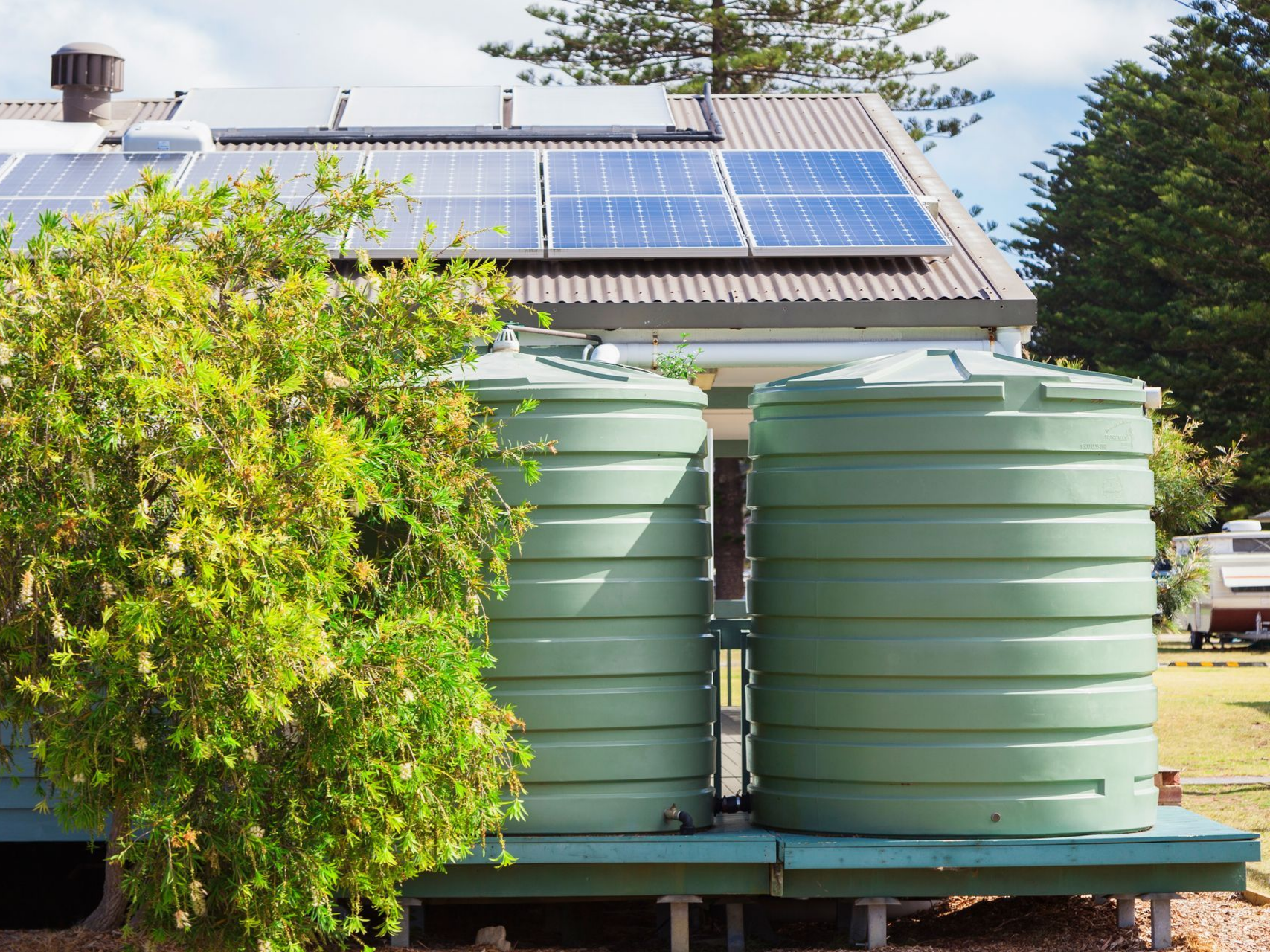 Un homme avec un tee-shirt Cuve Express