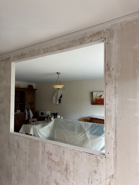 Cloison avant peinture avec emplacement verrière