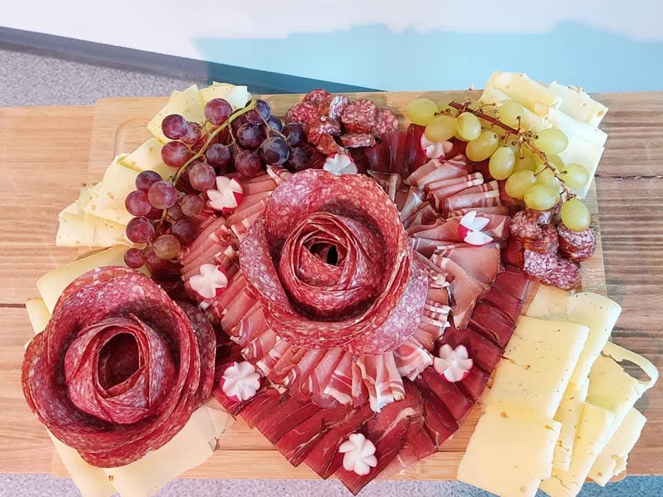 Gekühlte Fleisch- und Wursttheke