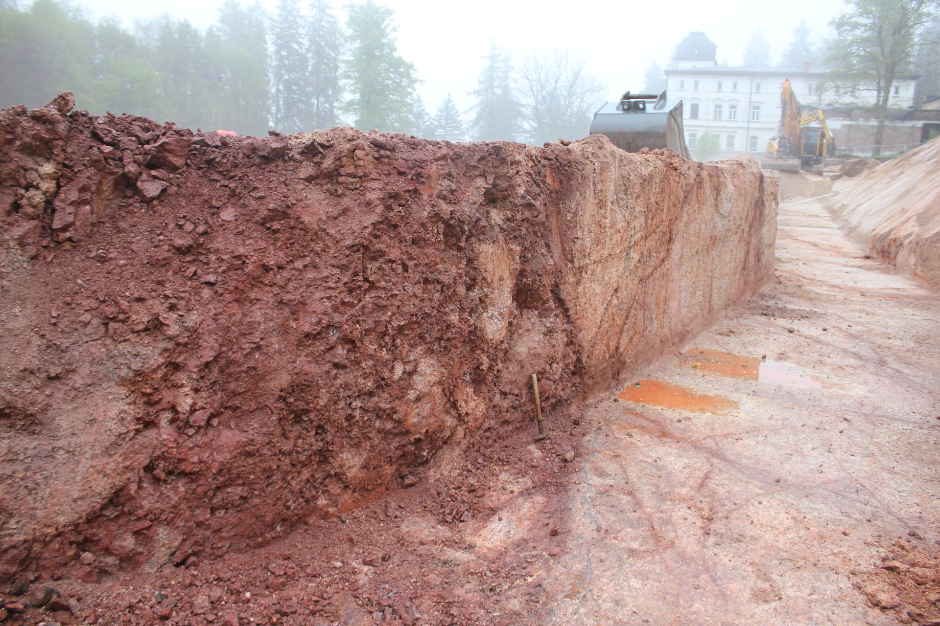 Ausgrabungen des Baugrundbüros Dr. Hallbauer & Ebert an einem Aquädukt