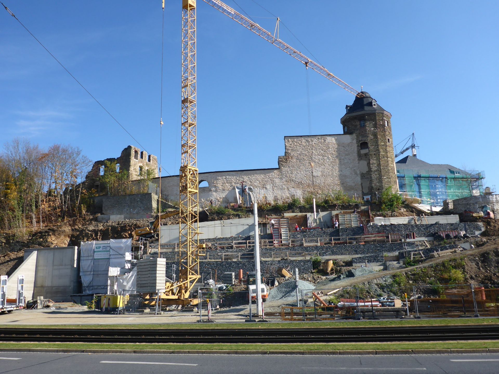 Konstruktionsarbeiten von Baugrundbüro Dr. Hallbauer & Ebert bei alter Mauer