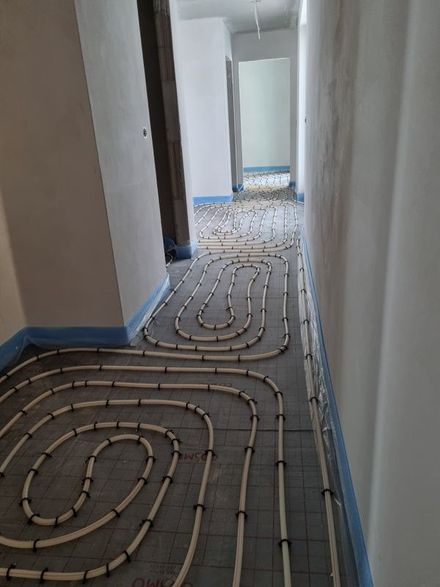 Dachstuhl und Gauben sind gerichtet.