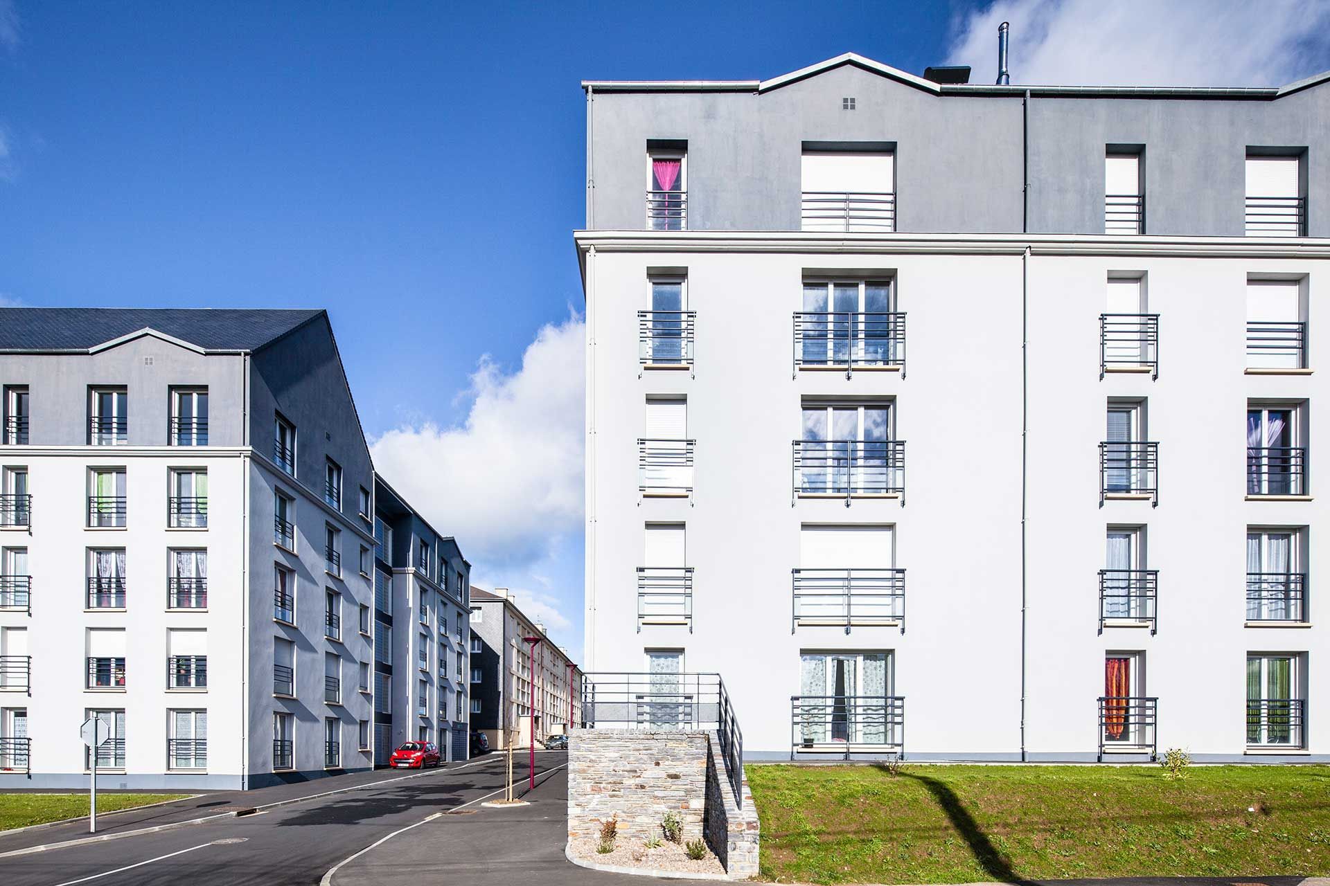 Plusieurs bâtiments résidentiels