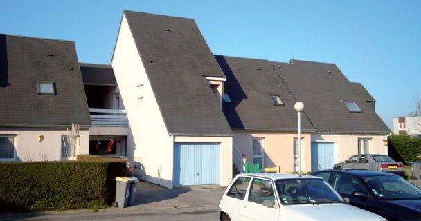 Maison de cité au toit pentu