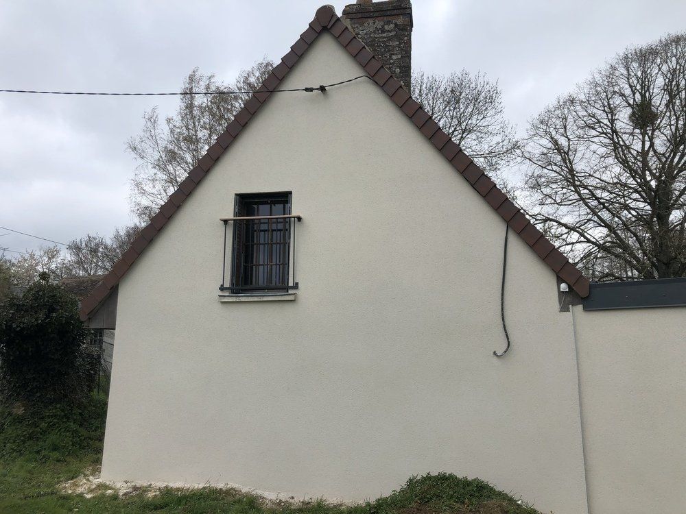 Façade d'une petite maison ravalée