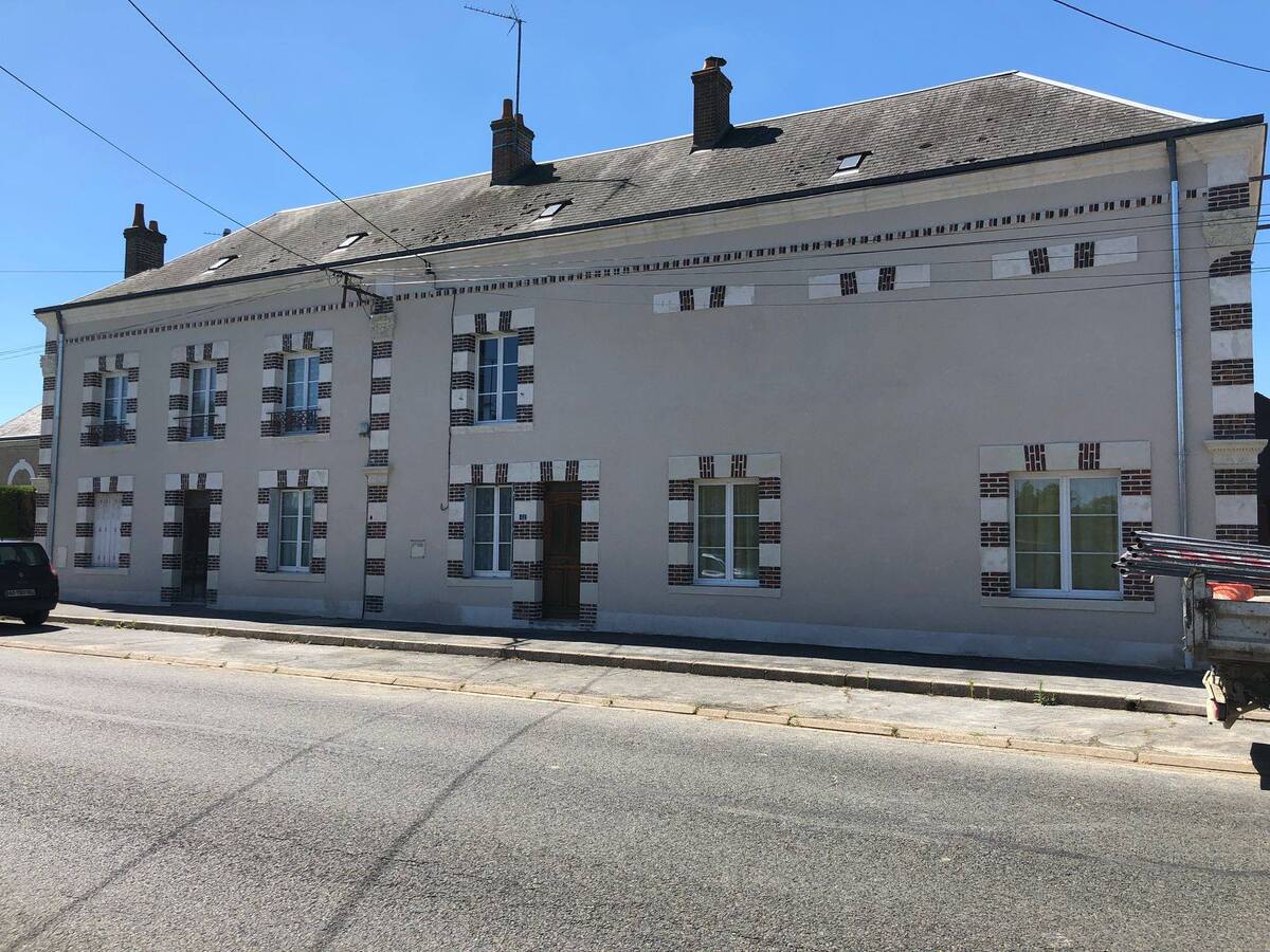 Grande façade d'une maison ravalée