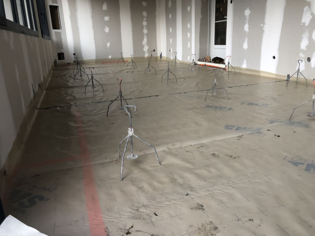 Pompe à chape prête à couler