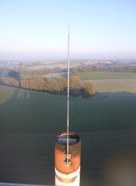 Paratonnerre à tige simple en acier inoxydable sur cheminée