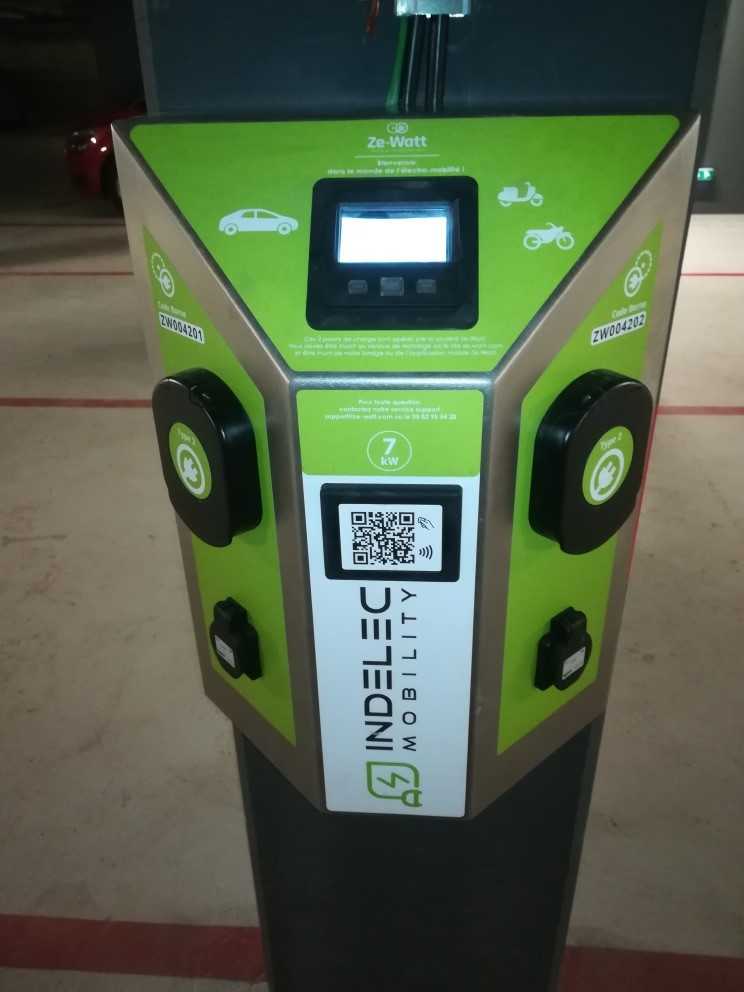 Borne de recharge voiture électrique