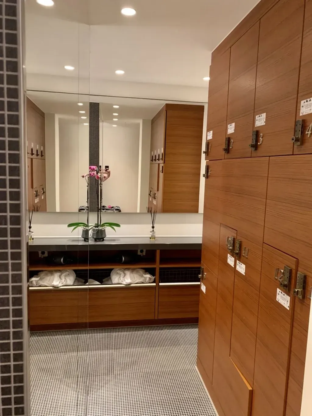 Hyatt Regency Gym with a lot of lockers and a large mirror.