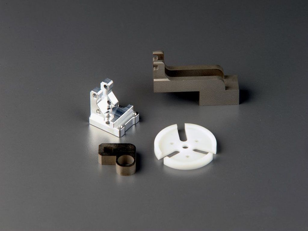 plusieurs pièces fines d'usinage