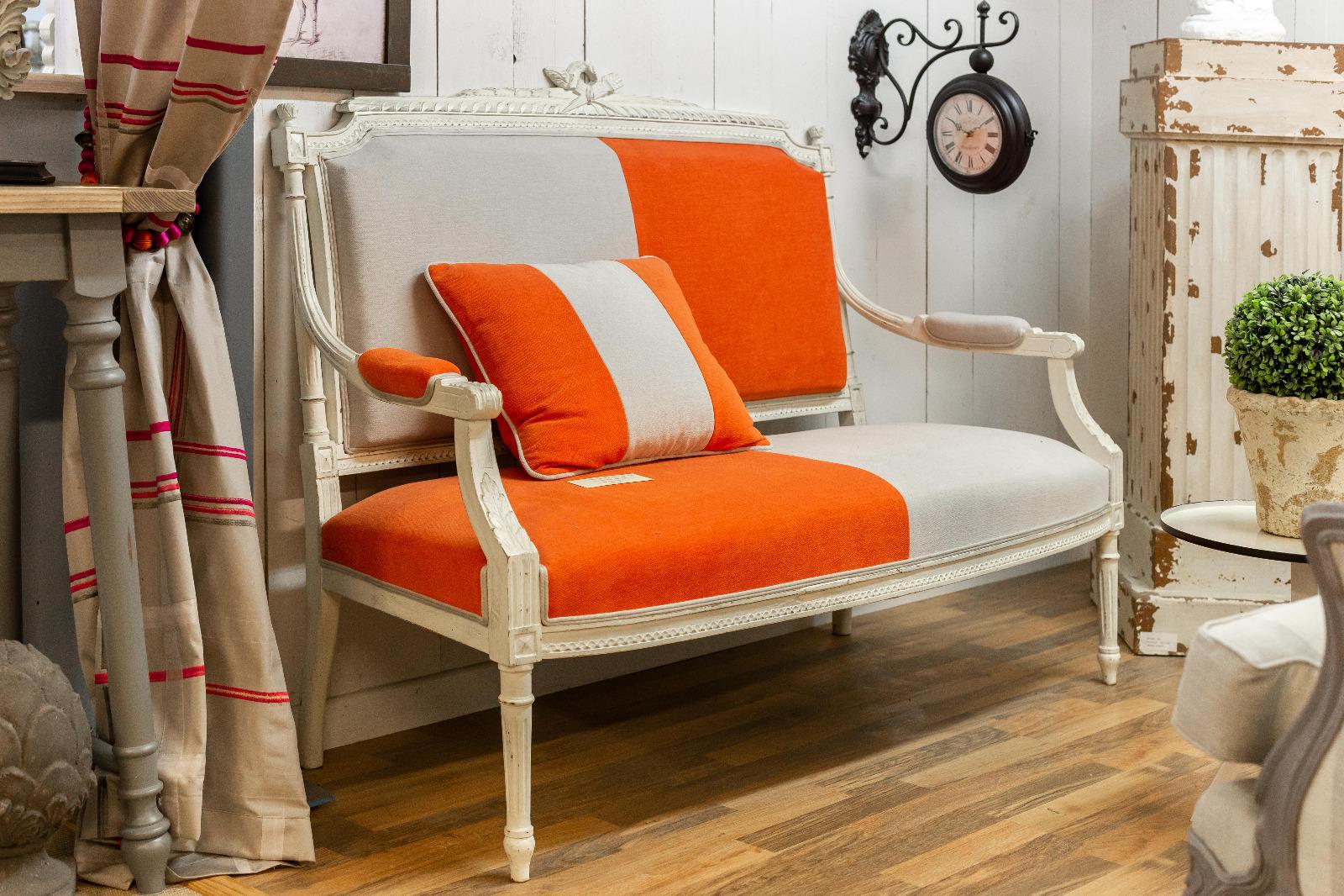 Banquette Louis XVI tissu anti taches Amara