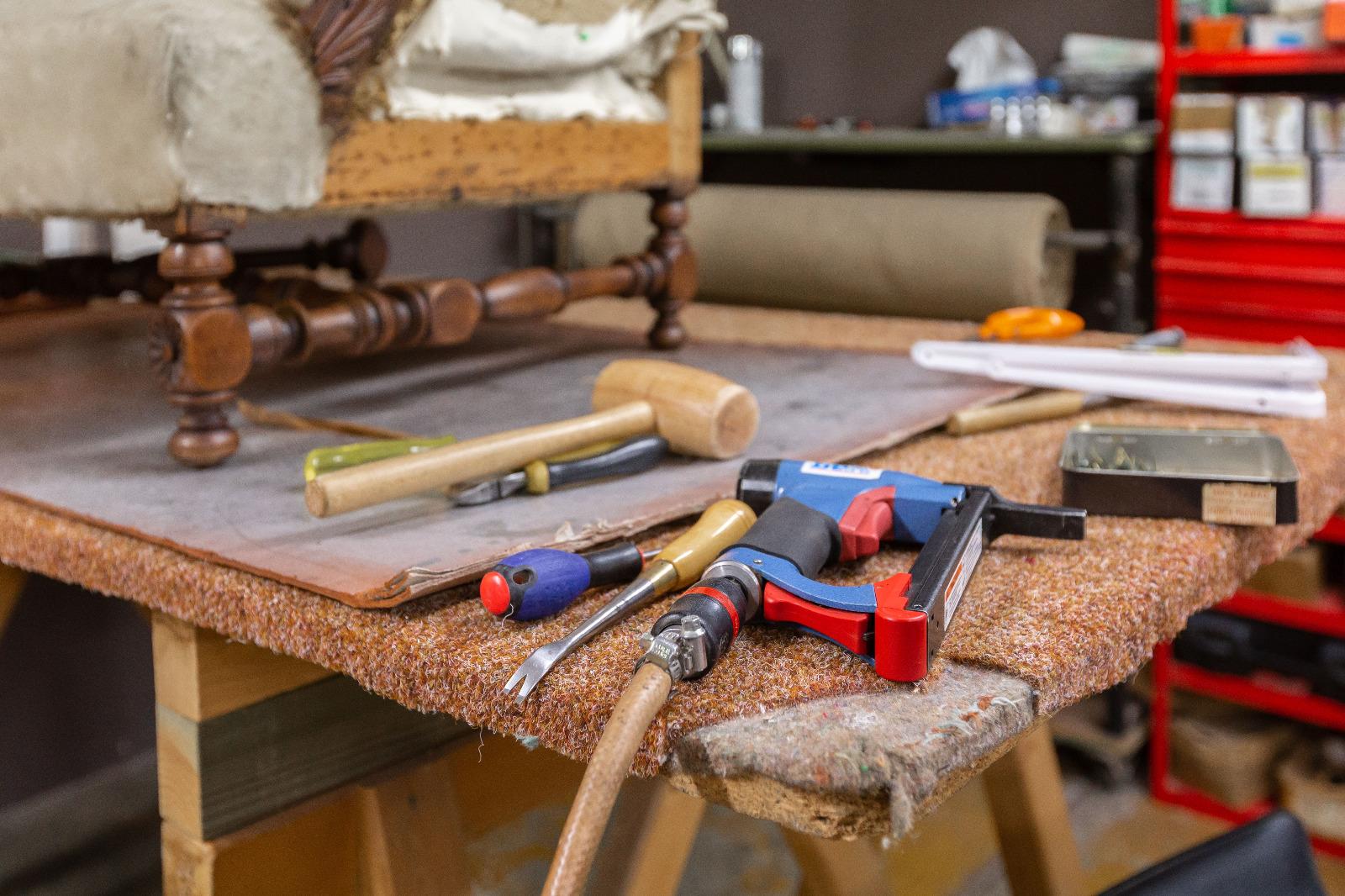 L atelier et outils de base  d un Tapissier