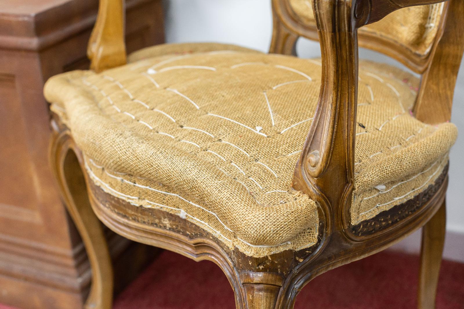 garniture en crin d un fauteuil Louis Xv