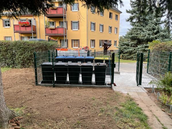 Müllplatz vor einem Haus