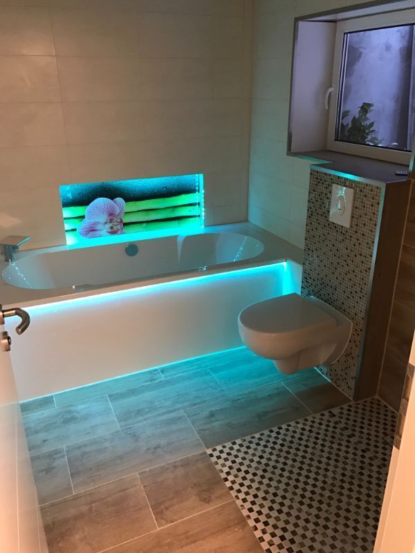 Lichtinstallation im Bad