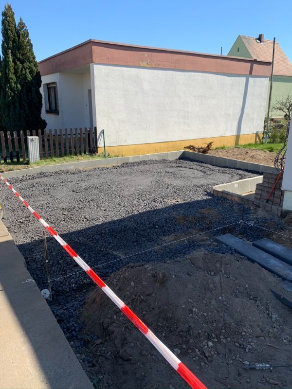 Baustelle vor einem Haus