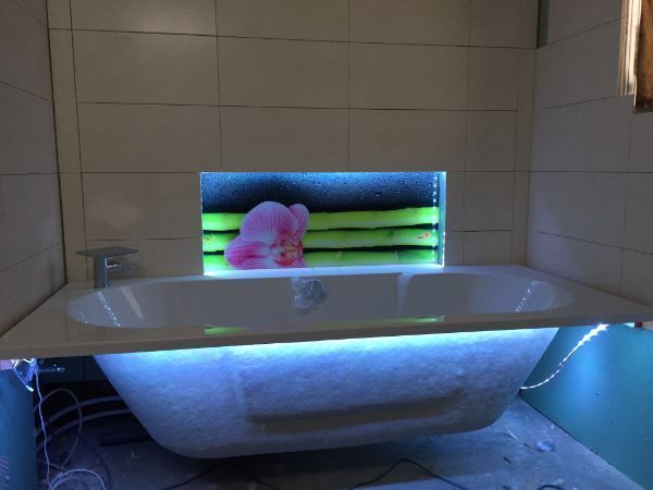 Lichtinstallation in Bad