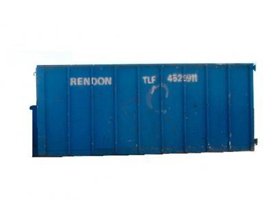 Un contenedor de basura azul con la palabra rendon en él.