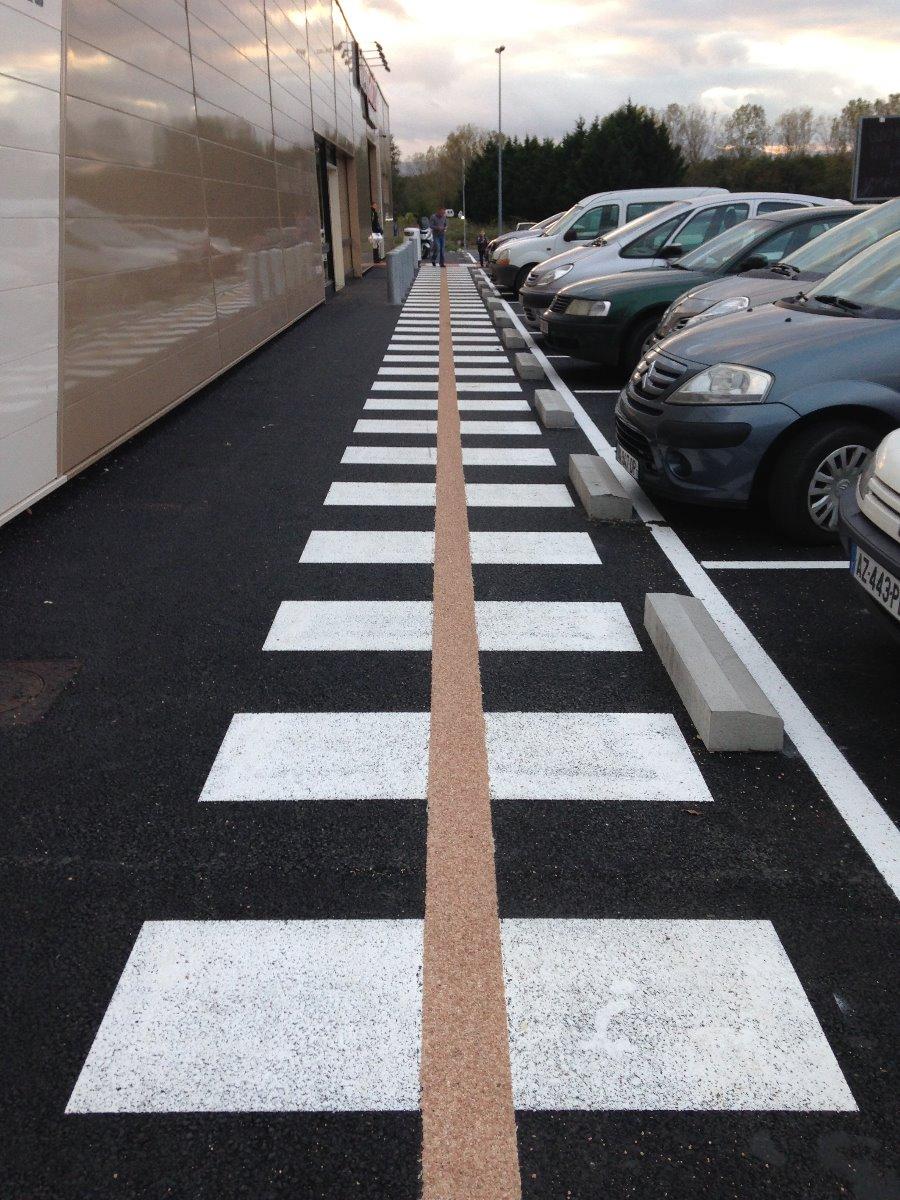Rail de guidage en résine gravillonnée Intermarché Pérignat