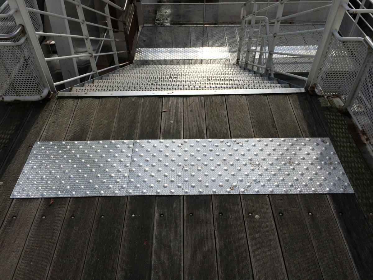 Dalle podotactile inox