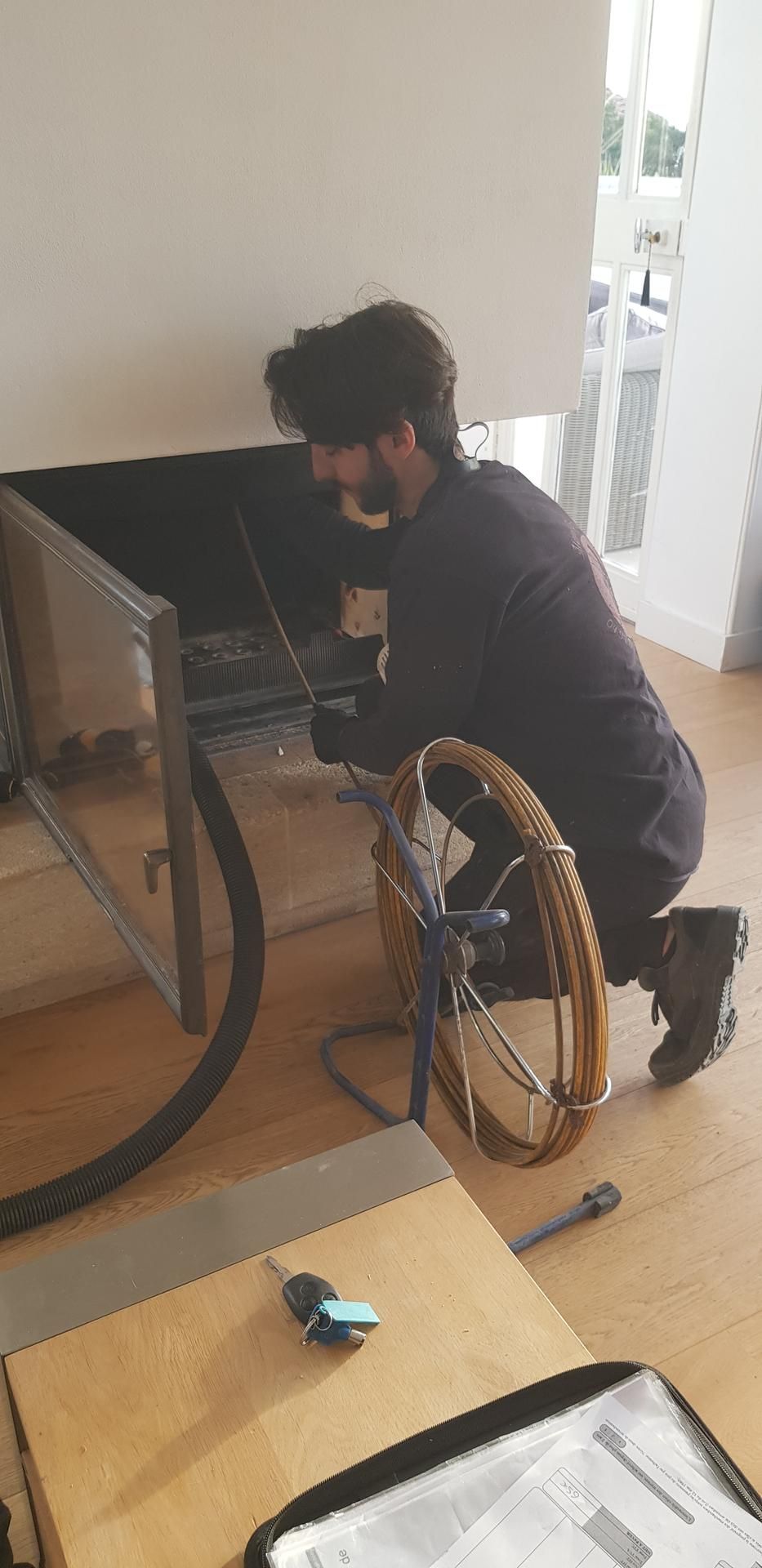 Obscurité envahissante dans les combles perdus