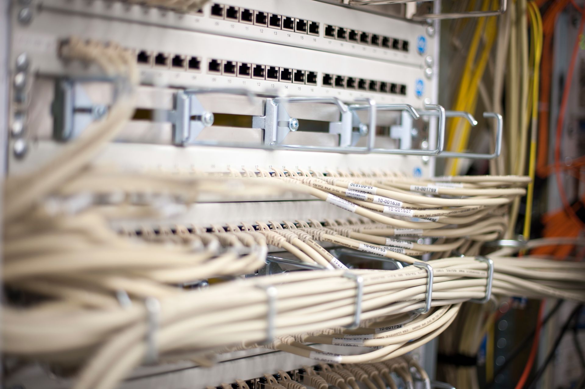 Kommunikations- und Netzwerktechnik - Rechenzentrum