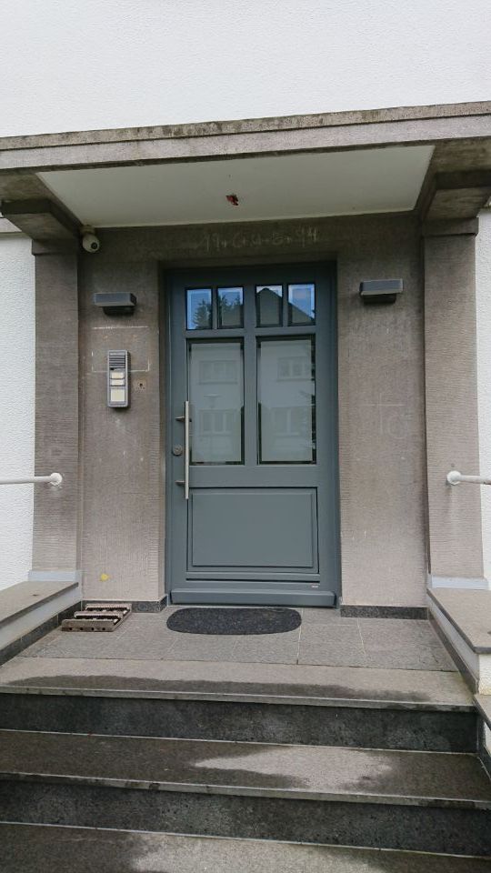 Treppe und Eingangstür