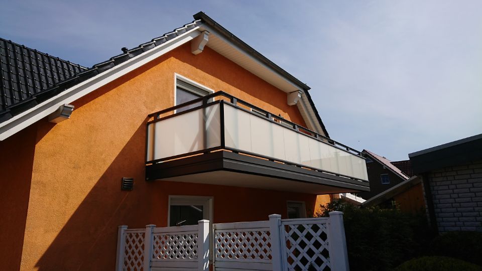 Balkon mit Sichtschutzglas