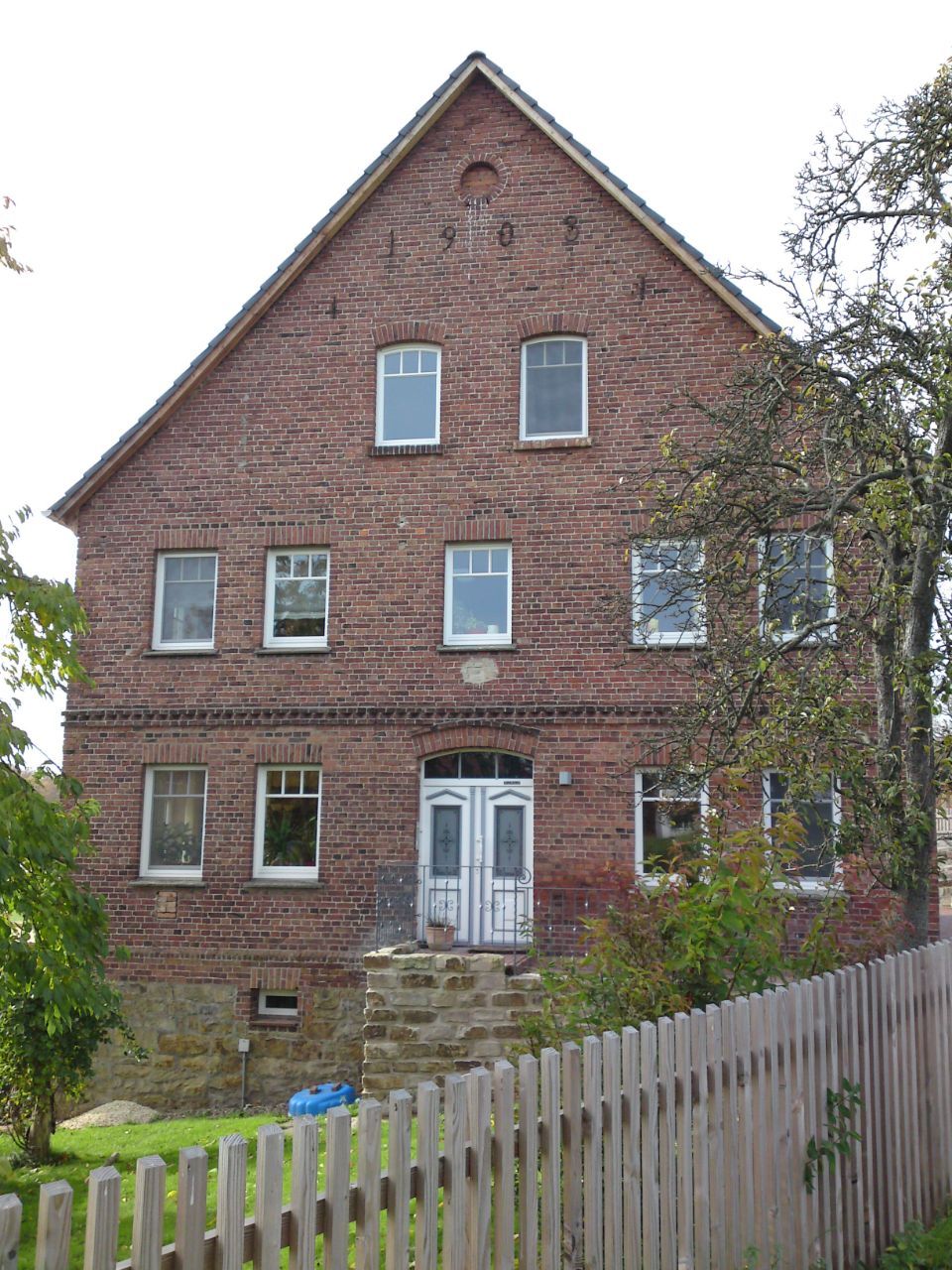 Frontansicht eines Hauses